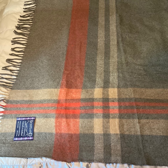 Scottish Tweeds SCOTLAND Wool Rug Blanket Gray Tan Red Check Fringed Throw - Picture 2 of 4